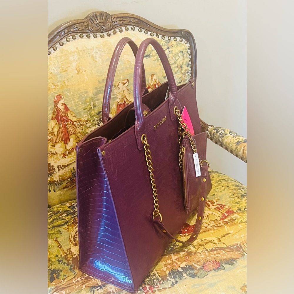 Betsey Johnson Burgundy Embossed Tote Bag NWT - Picture 3 of 7